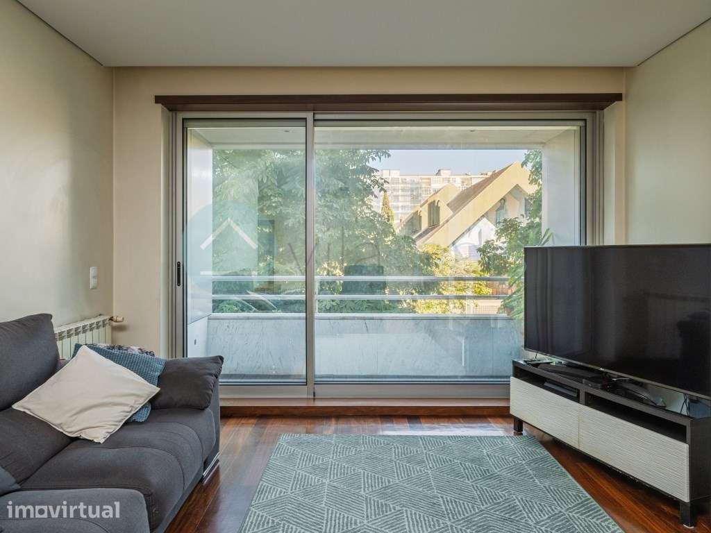 Apartamento T2 Porto com varanda, 2 lugares de garagem e arrumos | ... - Grande imagem: 4/31