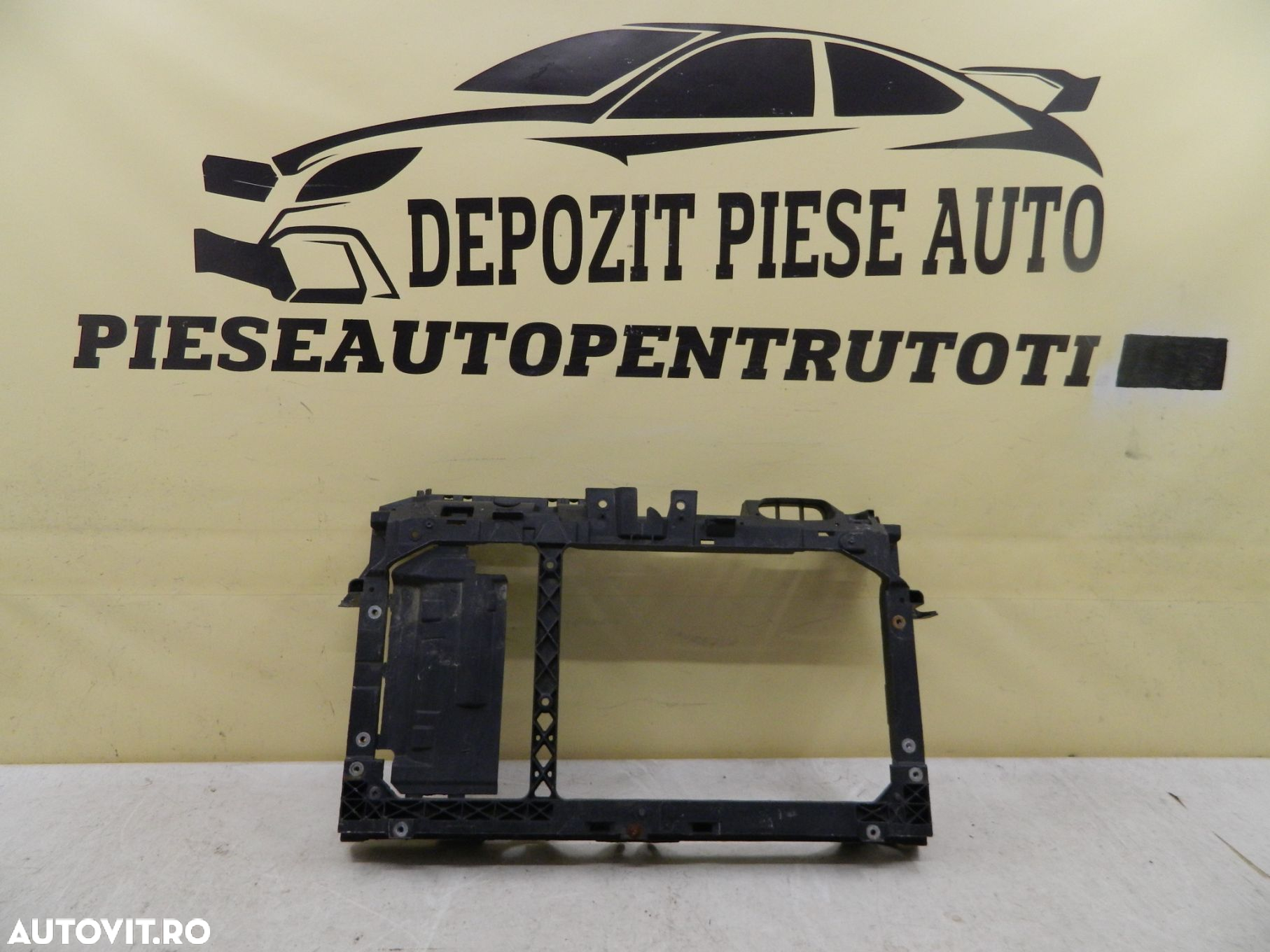 Trager / Panou fata Ford Fiesta, 2017, 2018, 2019, 2020, cod origine 8V51-A16E146-C10. - 2