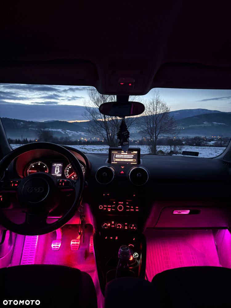 Audi A1 Sportback 1.6 TDI Attraction - 10