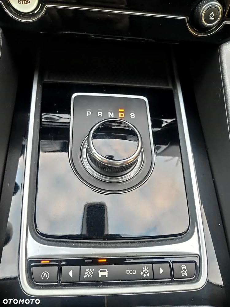 Jaguar F-Pace - 16