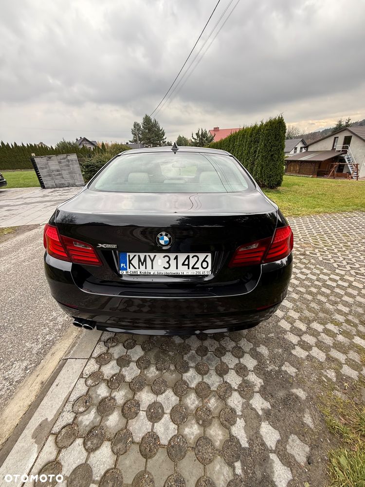 BMW Seria 5 525d xDrive - 17