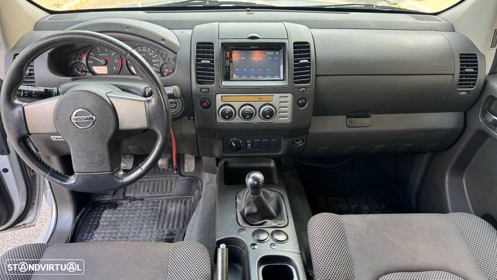 Nissan Navara 2.5 dCi CD LE Hi-Tech - 10