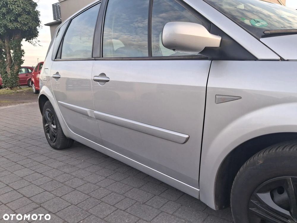 Renault Scenic 1.6 16V Avantage - 12