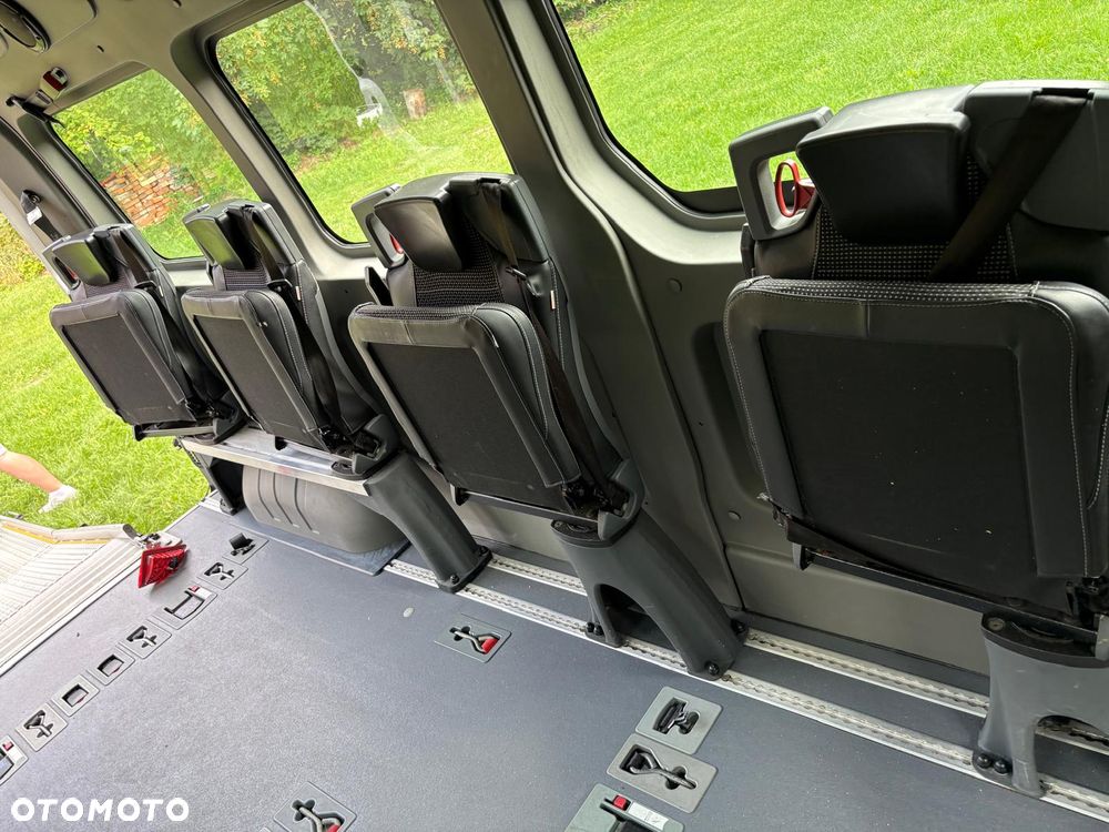 renault master movano zabudowa specjalistyczna do przewozu niepełnosprawnych - 9