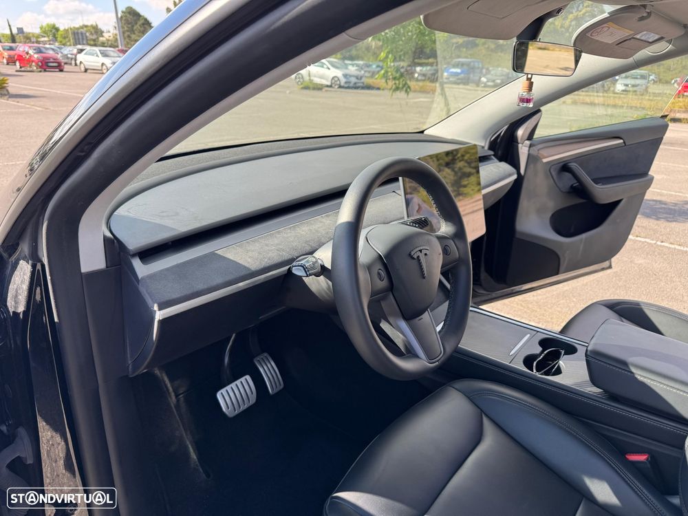 Tesla Model Y Performance Dual Motor AWD - 19