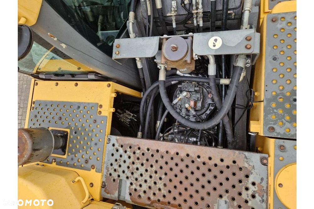 Volvo EC 300 D L - 18