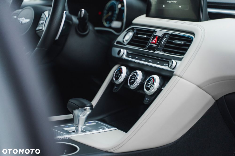 Genesis G70 2.0T Plus AWD 8AT Sport - 38
