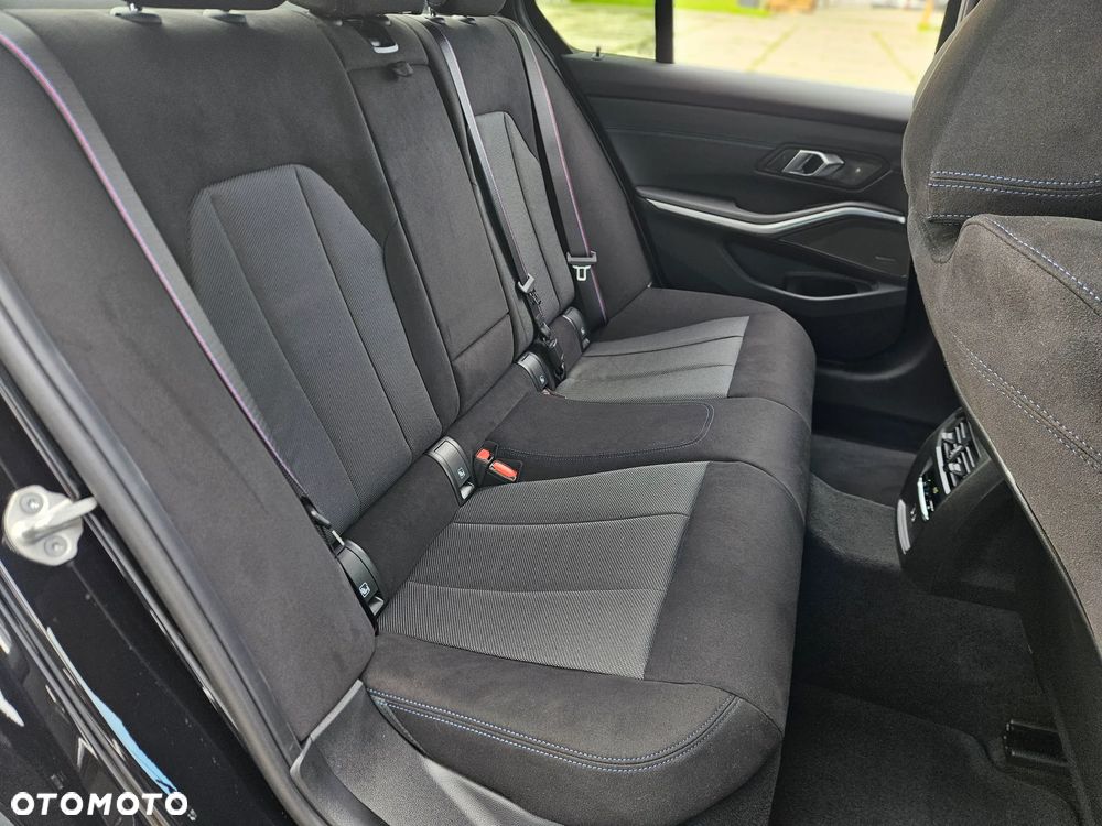 BMW Seria 3 330i xDrive M Sport sport - 23