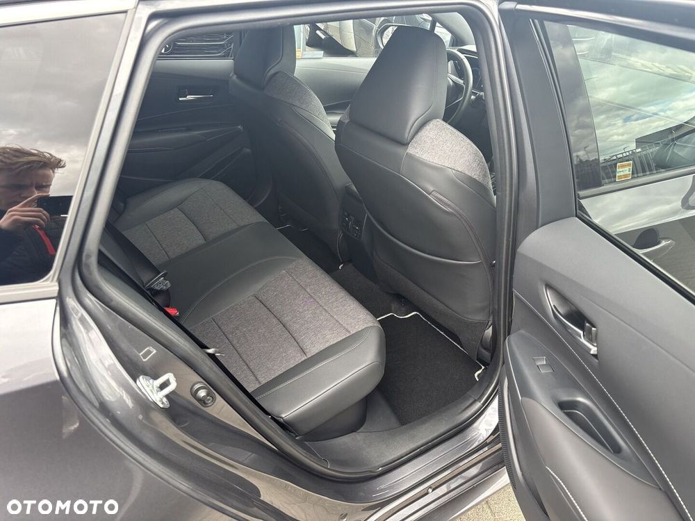 Toyota Corolla 2.0 Hybrid Style - 14