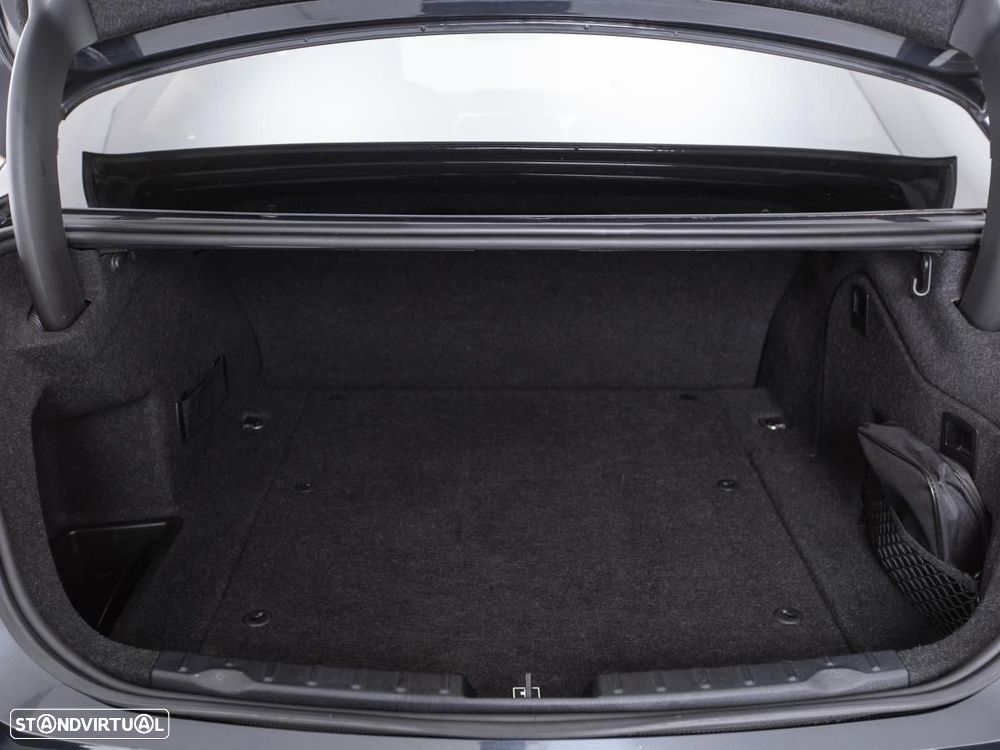 BMW 330 e iPerformance - 13
