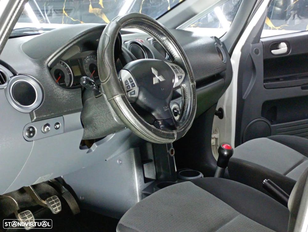 Mitsubishi Colt - 8