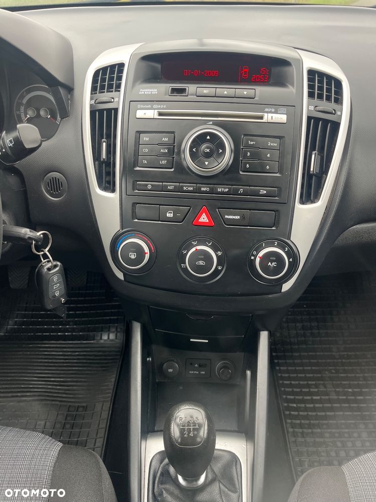 Kia Ceed - 33