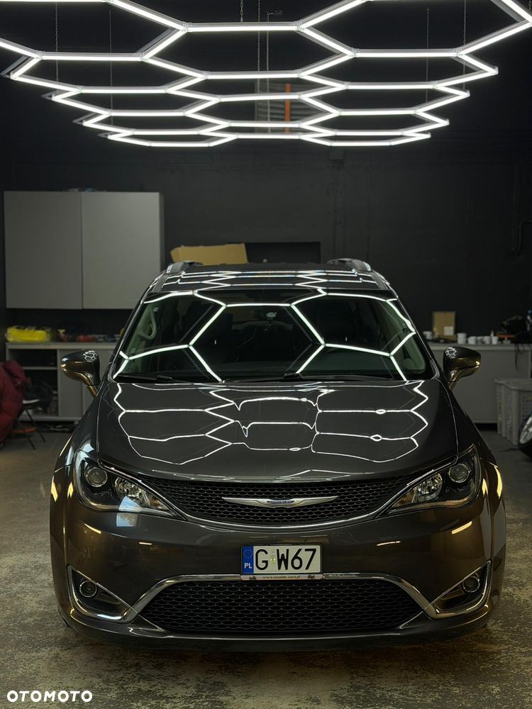 Chrysler Pacifica - 2