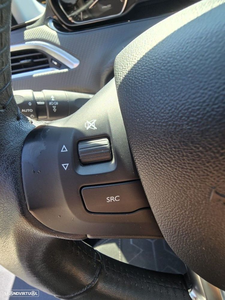 Peugeot 2008 1.2 PureTech Style - 15