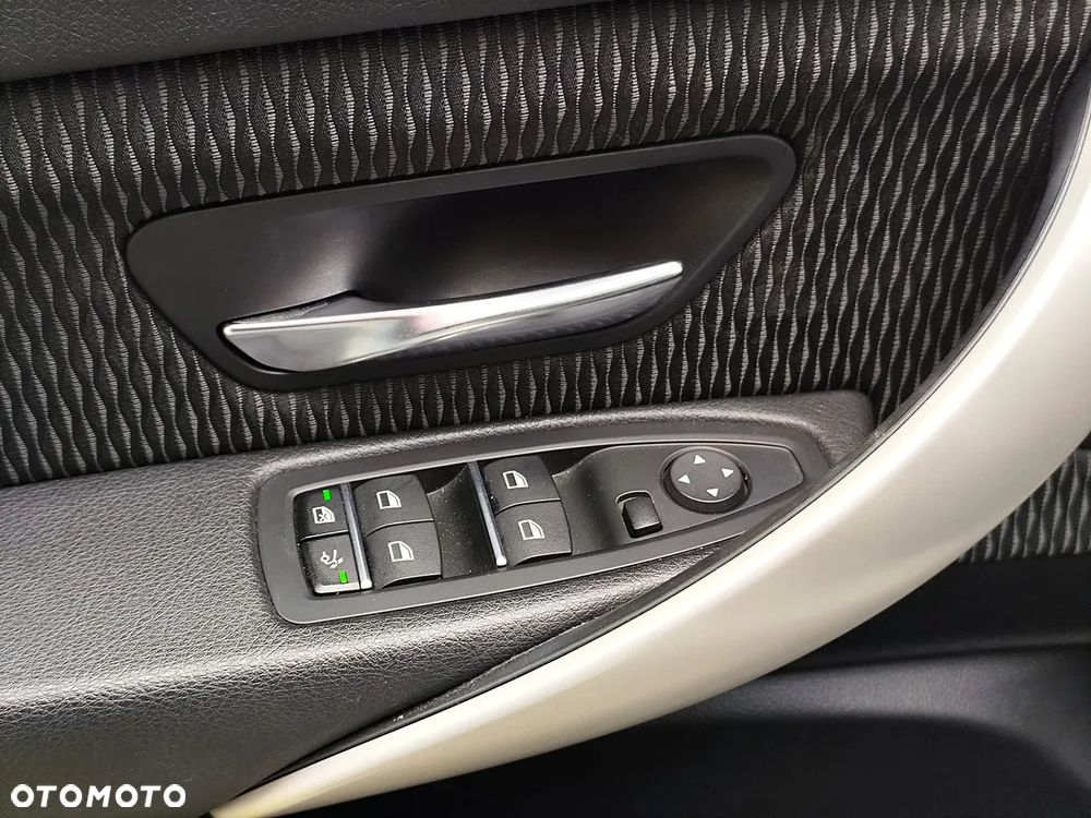 BMW 3GT 318d Business Edition - 14