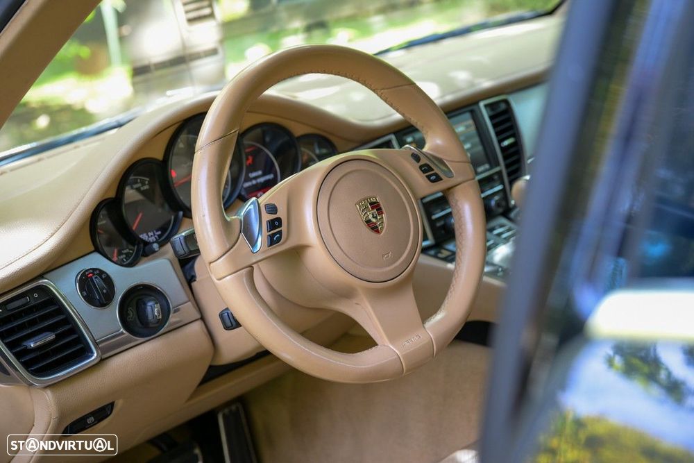 Porsche Panamera S Hybrid J19 - 31
