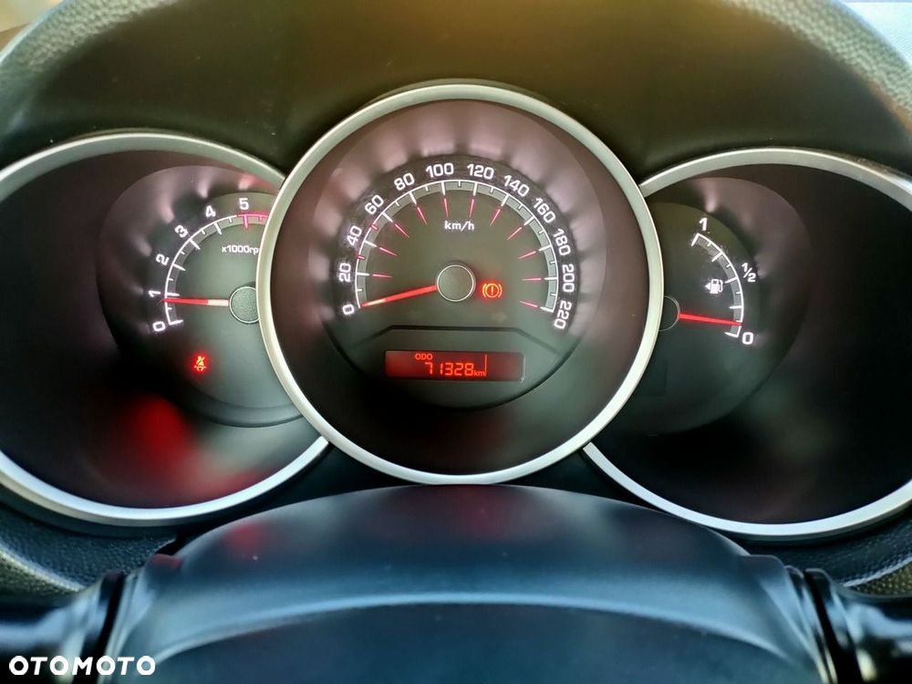 Kia Venga - 24