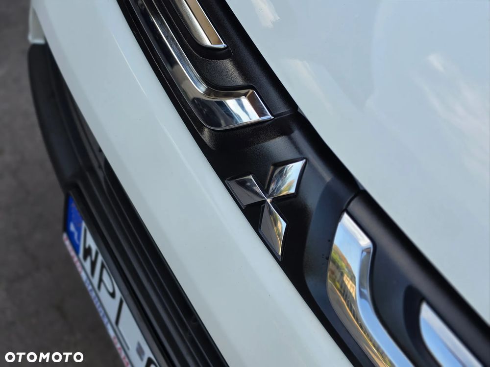 Mitsubishi Outlander - 2