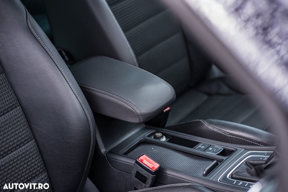 Volkswagen Golf 1.6 TDI BlueMotion Technology DSG Lounge - 23