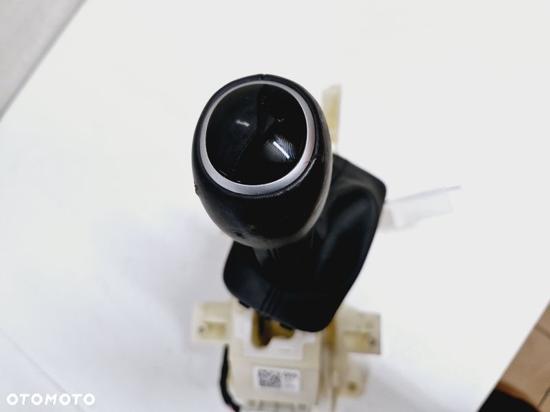 HYUNDAI KONA I 1 LIFT LEWAREK MECHANIZM GAŁKA MIESZEK ZMIANY BIEGÓW 46700-J9210 - 7