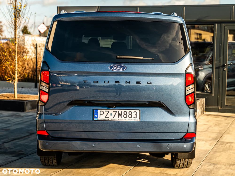 Ford Tourneo Custom - 13