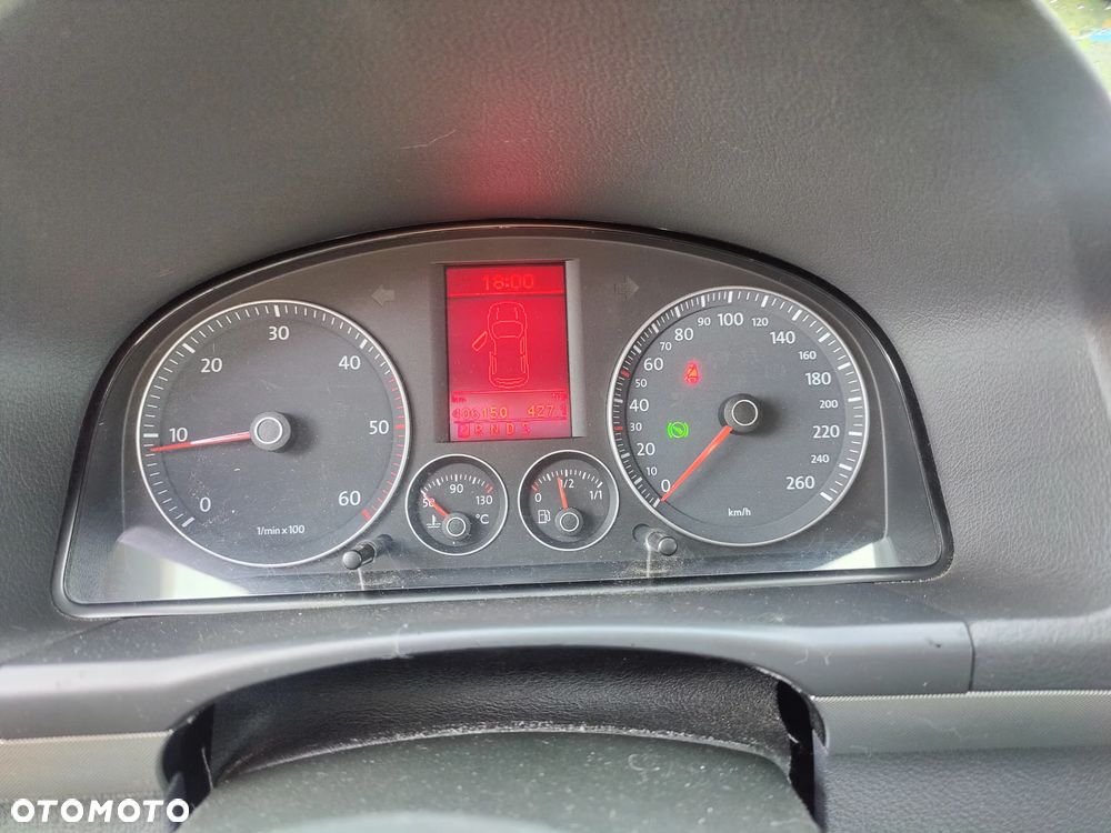 Volkswagen Touran 2.0 TDI Trendline DSG - 6