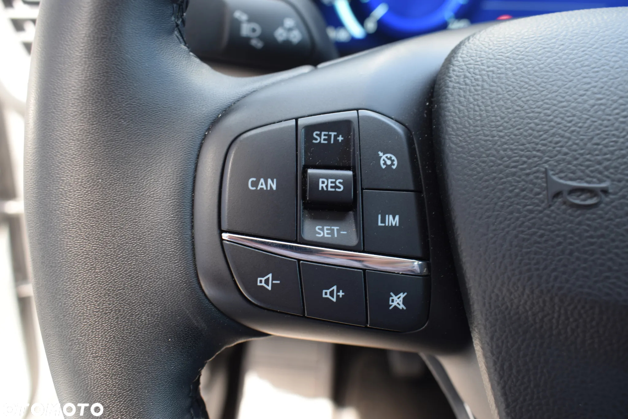 Ford Focus 1.0 EcoBoost Titanium - 10