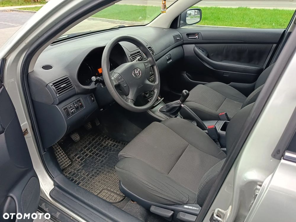 Toyota Avensis 1.8 VVT-i Terra - 10