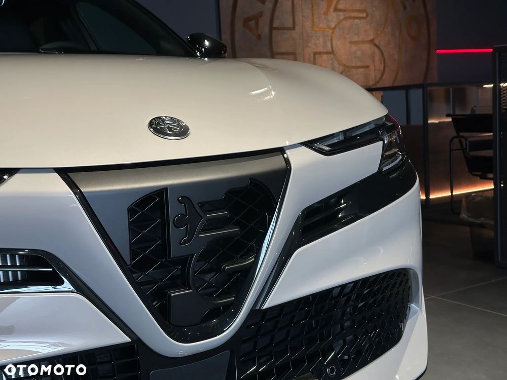 Alfa Romeo Junior 1.2 mHEV Ibrida Speciale eDCT - 3