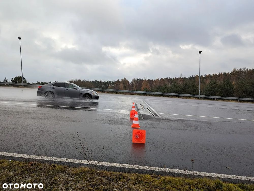 Lexus IS F Sport - 10