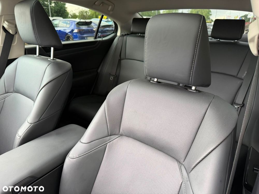 Lexus ES 300h Elegance - 24