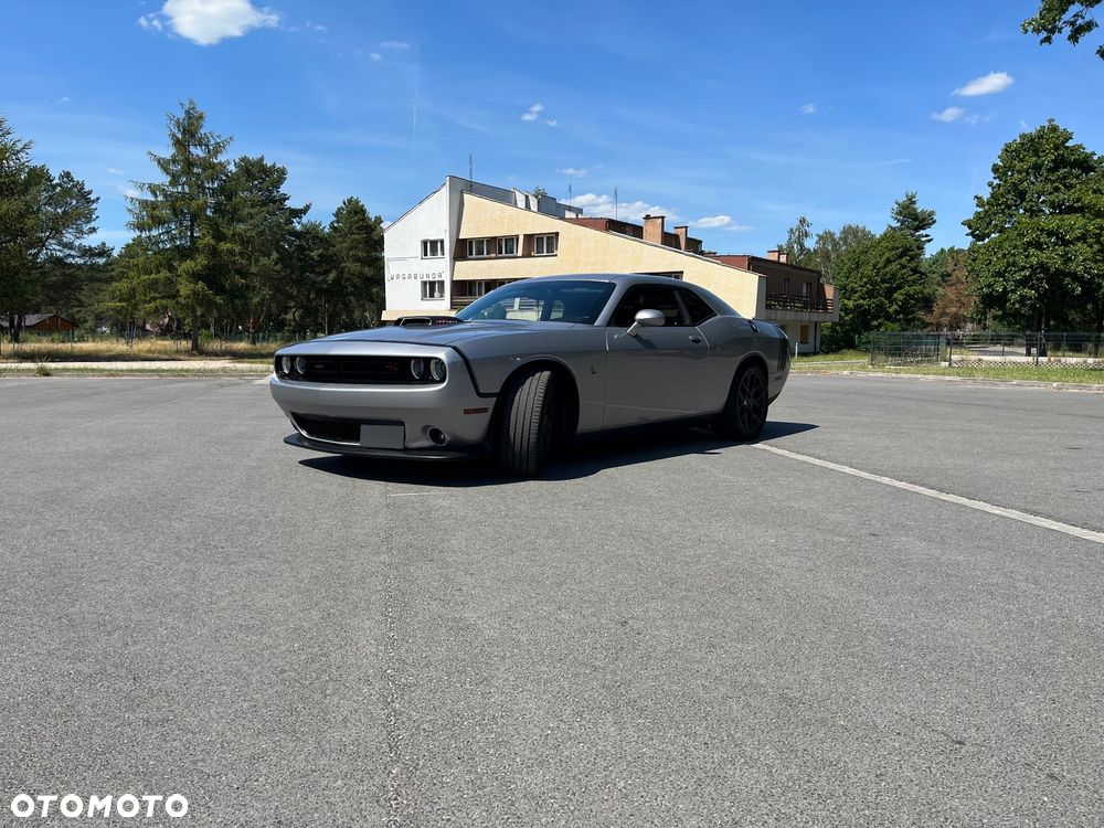 Dodge Challenger 6.4 Scat Pack - 32