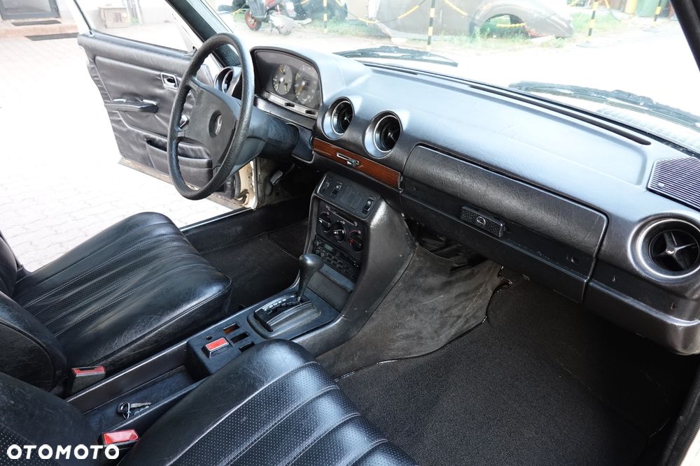 Mercedes-Benz W123 - 37