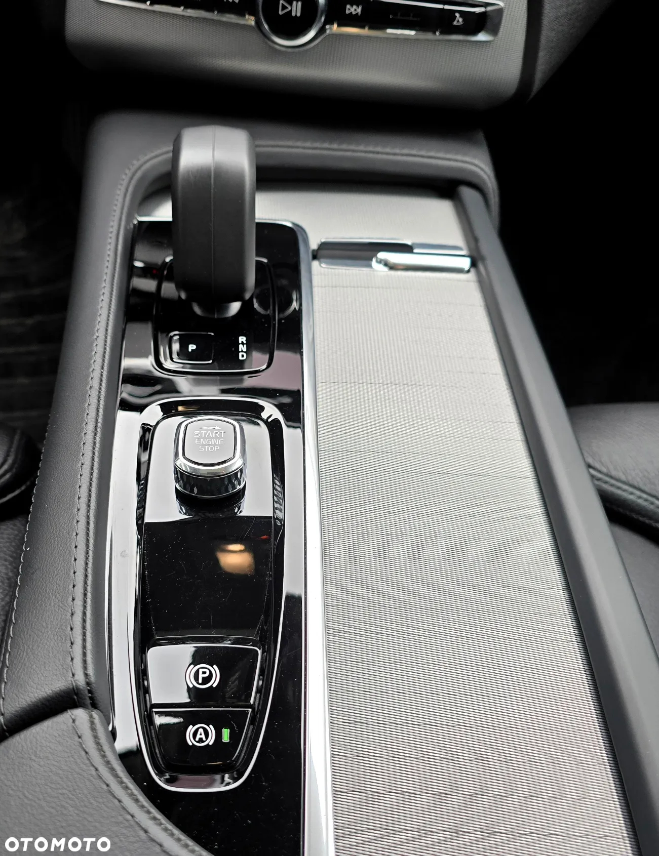 Volvo XC 60 T8 AWD Plug-in Hybrid Plus Dark - 17