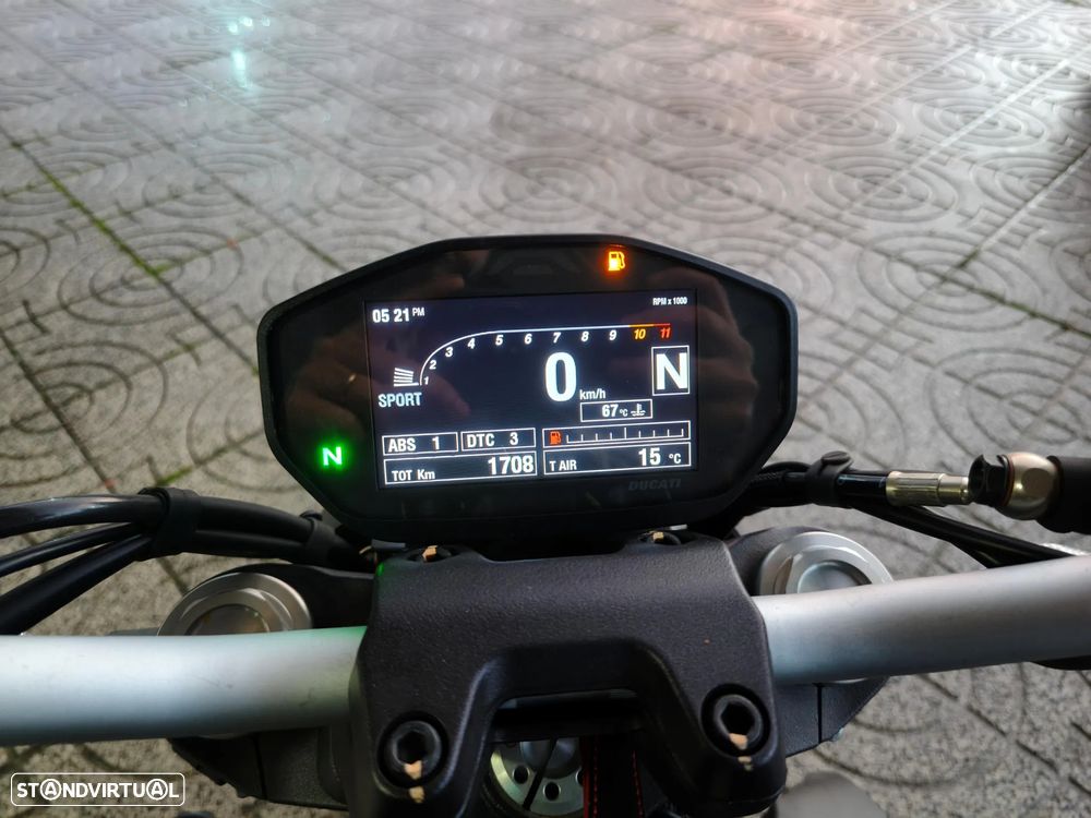 Ducati Monster 821 - 8