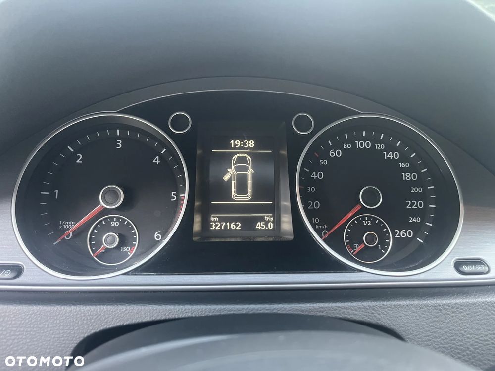 Volkswagen Passat 2.0 TDI Comfortline DSG - 13