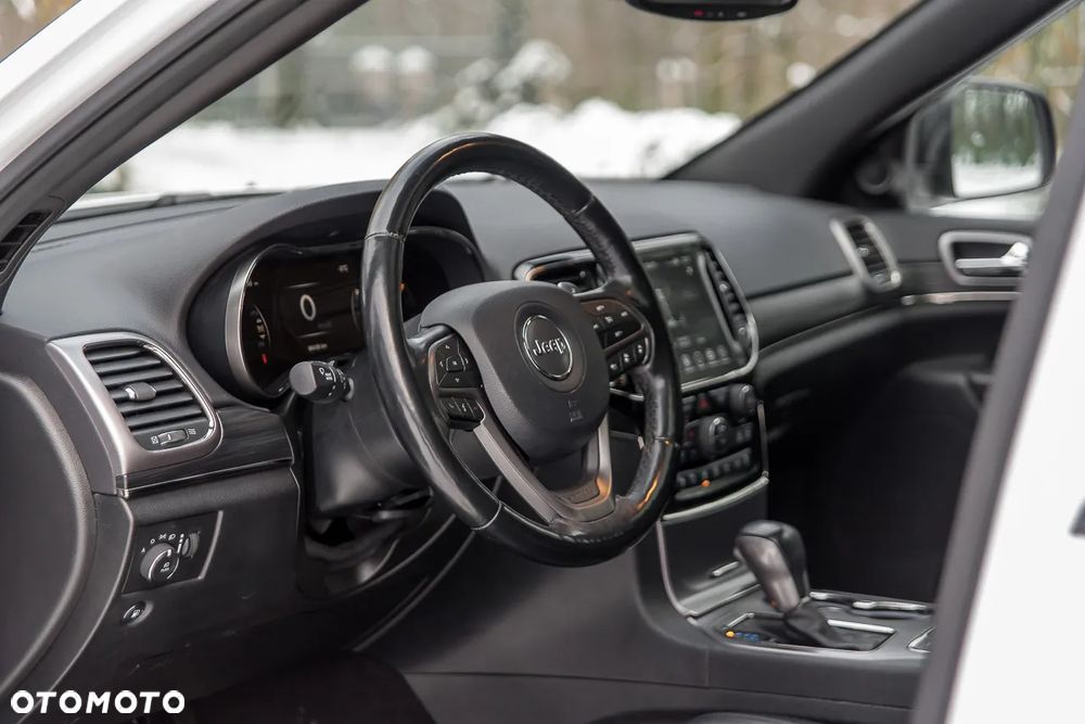 Jeep Grand Cherokee - 28