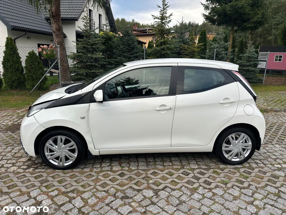 Toyota Aygo x-play - 3