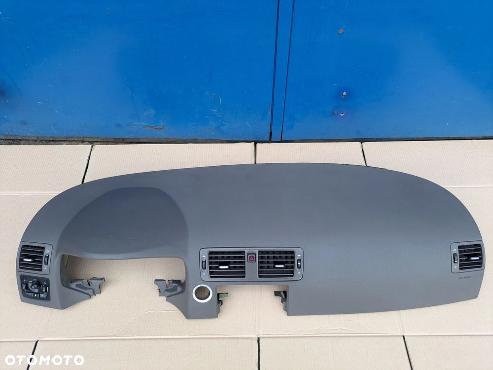 DESKA ROZDZIELCZA KONSOLA KOKPIT EU VOLVO V50 S40 C30 C70 KAWA Z MLEKIEM BRĄZOWA