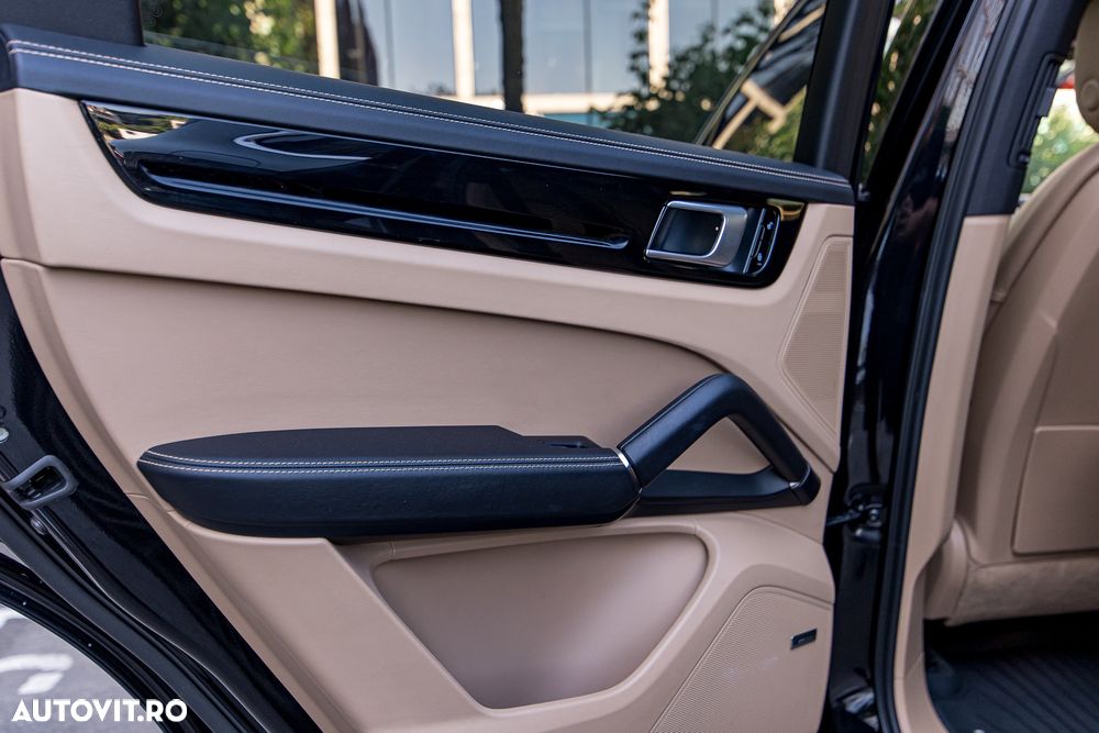 Porsche Cayenne - 39