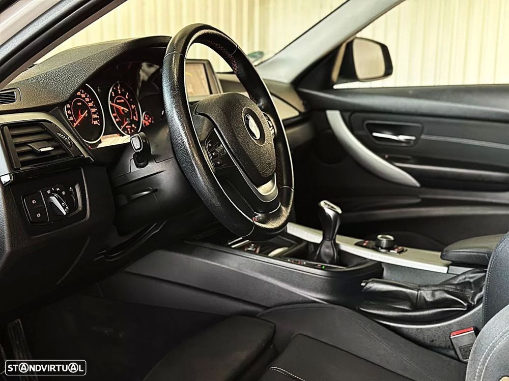 BMW 318 d Line Sport - 24