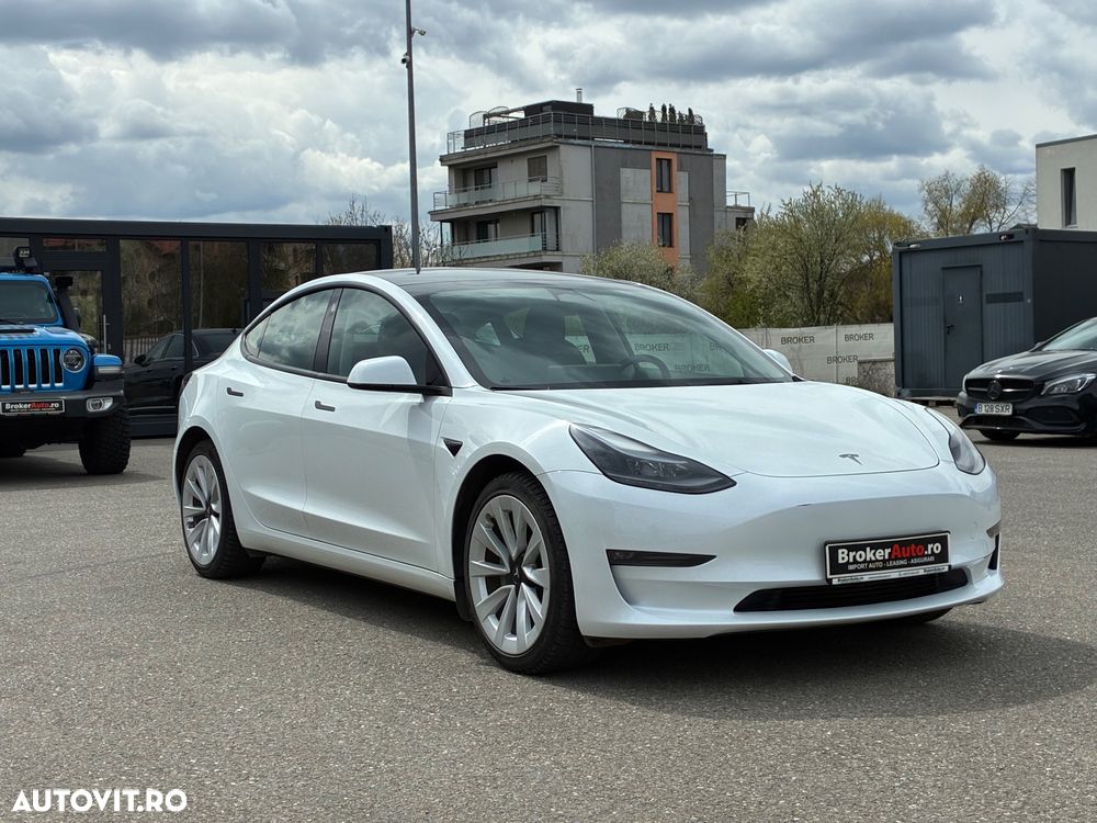 Tesla Model 3 - 3