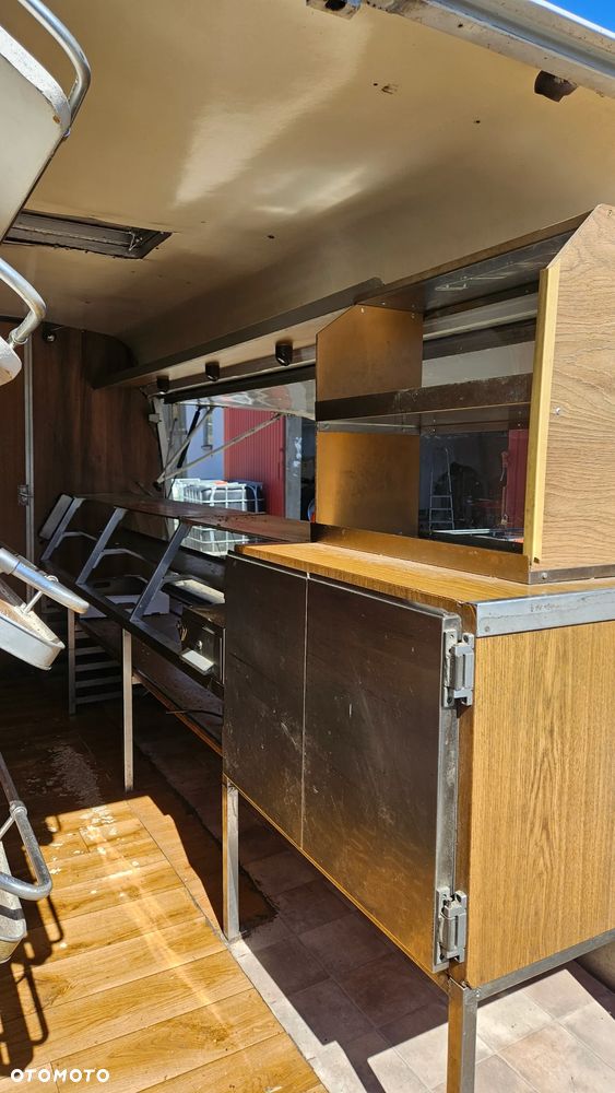 Mercedes-Benz 208 - 6