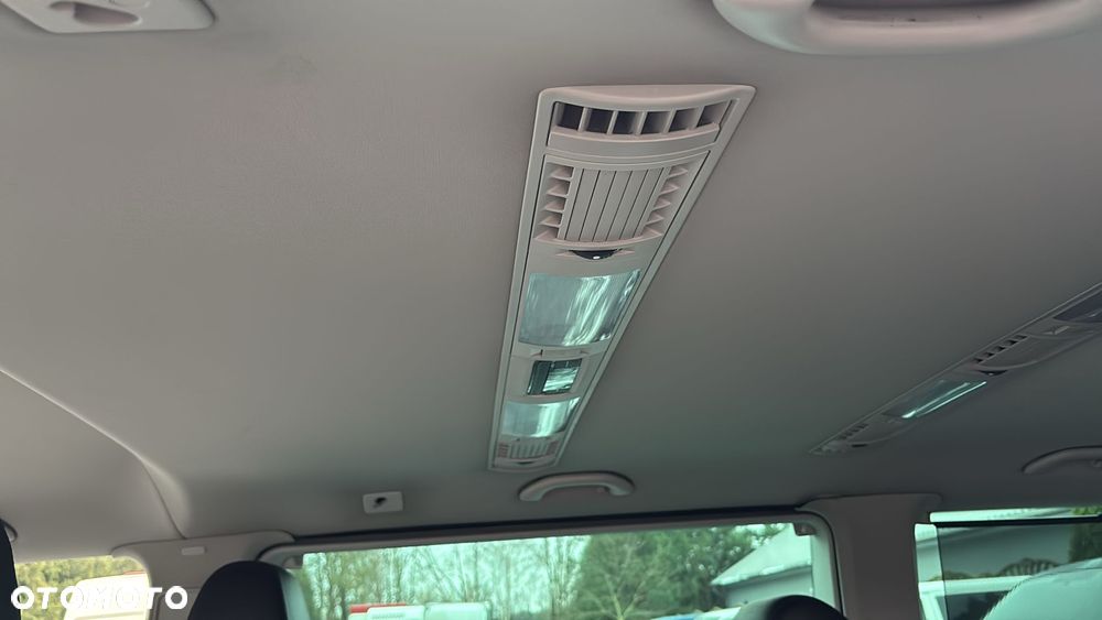 Volkswagen Multivan - 32