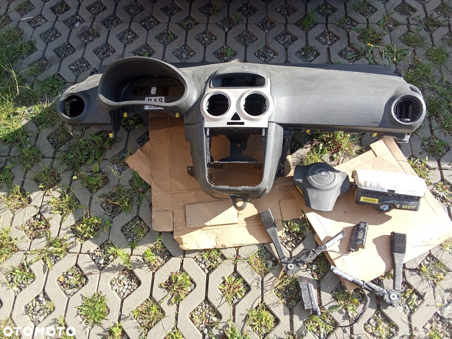 KL DESKA KOKPIT PODUSZKA PASY KPL OPEL CORSA D 06- 5D EUROPA - 1