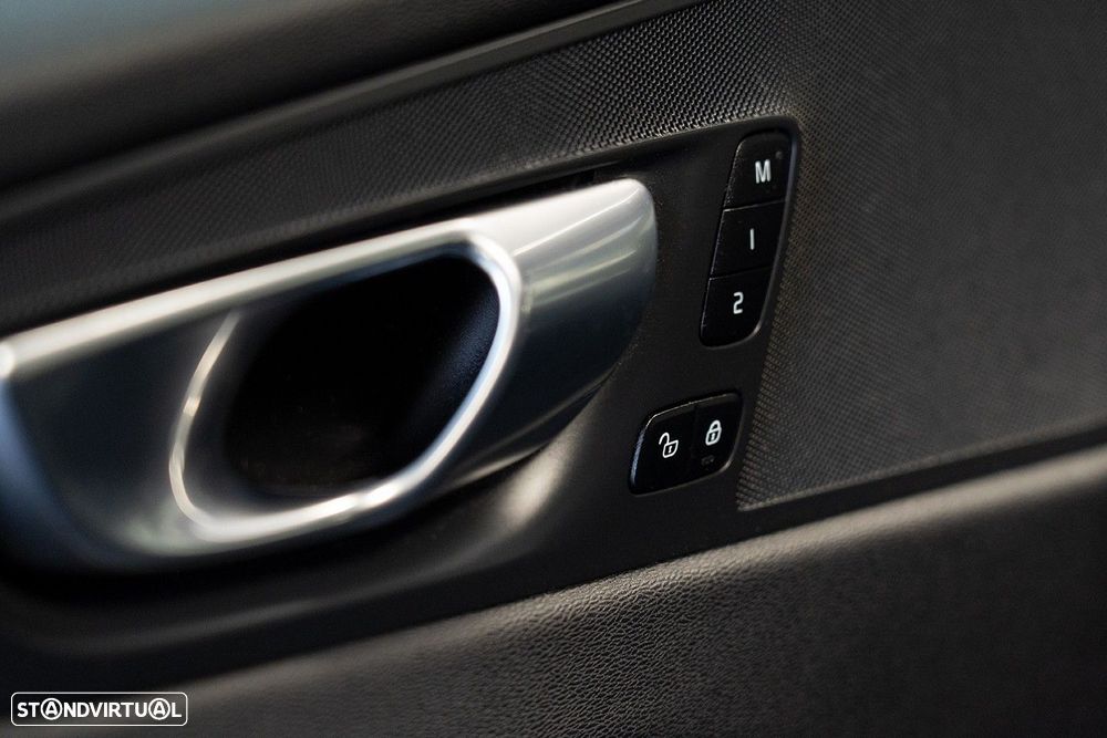 Volvo XC 60 2.0 T6 PHEV Plus Dark AWD - 21