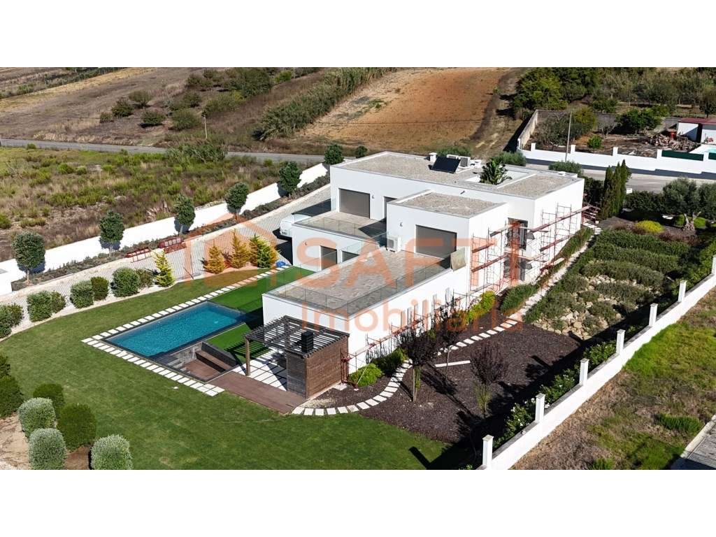 Moradia , T4, Com Cave , Piscina , Em Atouguia da Baleia , Peniche - Grande imagem: 3/51