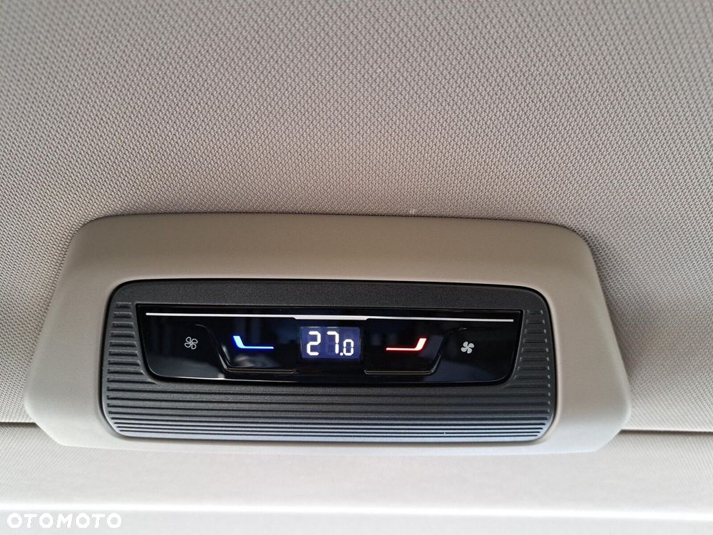 Volkswagen Multivan - 25