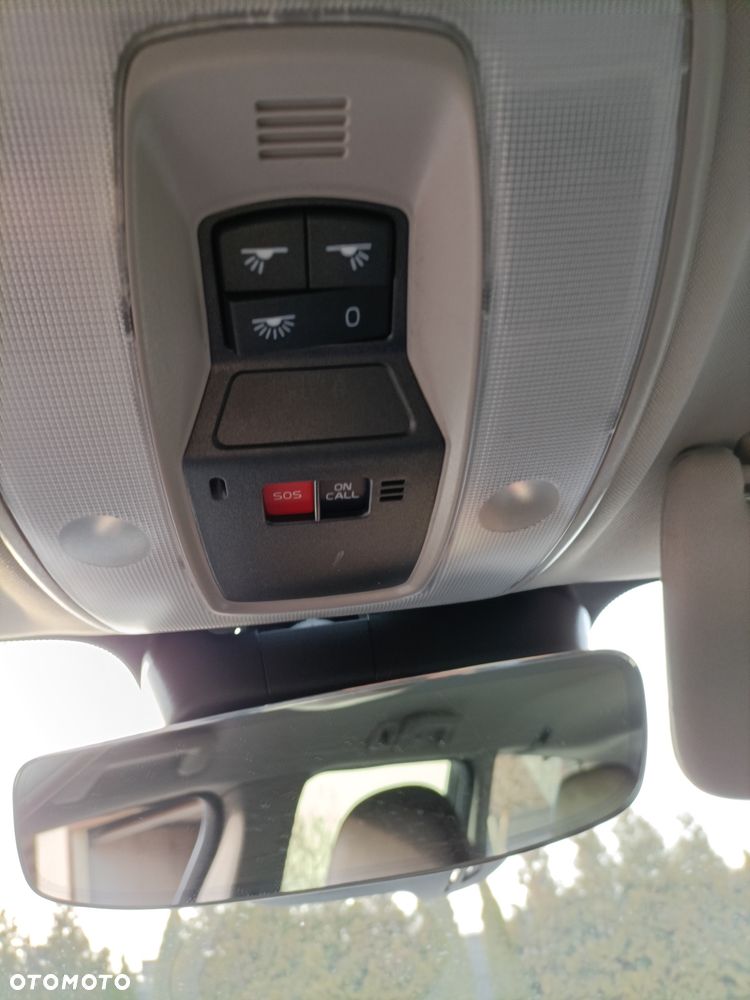 Volvo V70 D2 Black Edition - 14