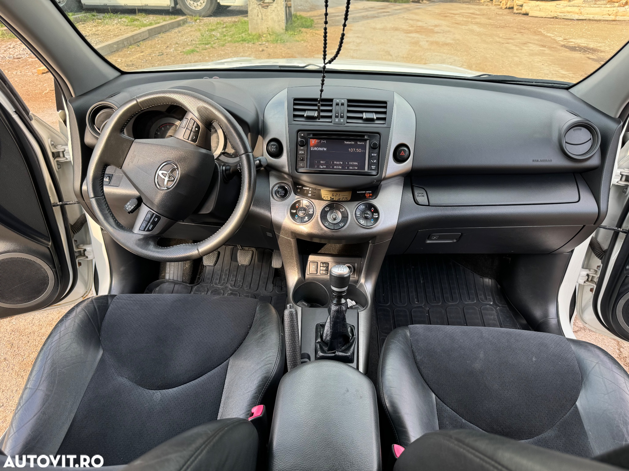 Toyota RAV4 2.2 D-4D 4WD Luxury - 3